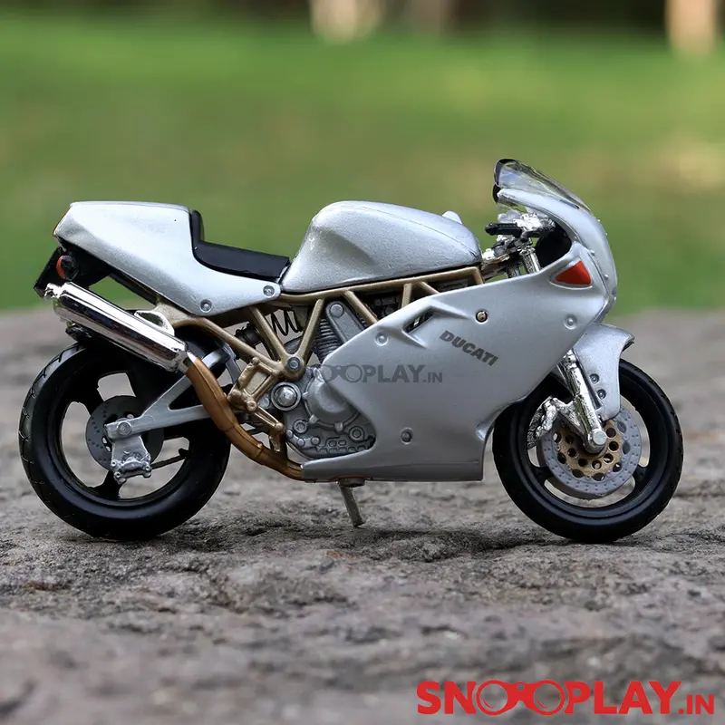 Ducati Supersport 900 Final Edition Diecast Bike Scale Model (1:18 Scale) 1