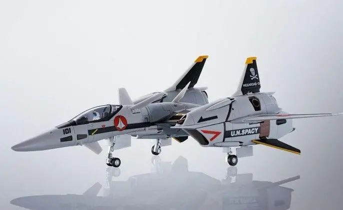 Hi-Metal R Vf-4G Lightning Iii Macross Die Cast Action Figure 1