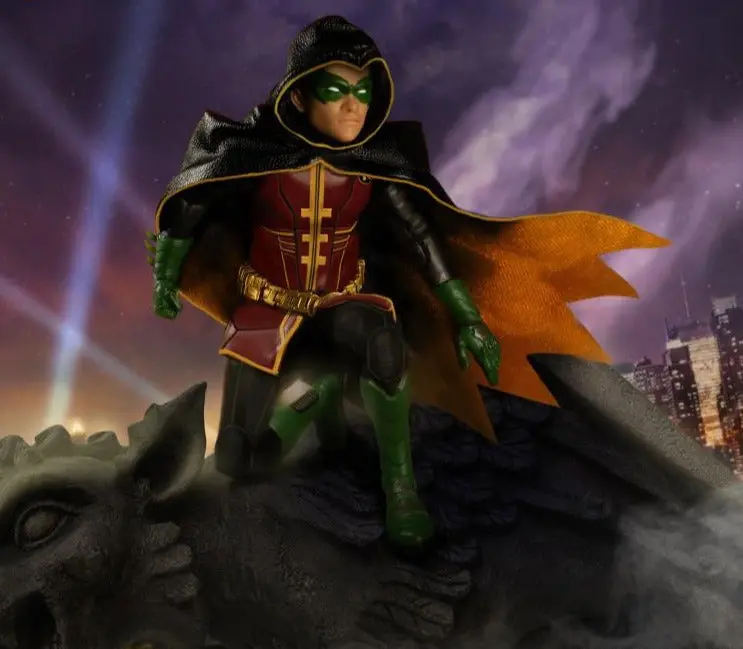 Mezco Toyz One:12 Collective: Robin Action Figure 1