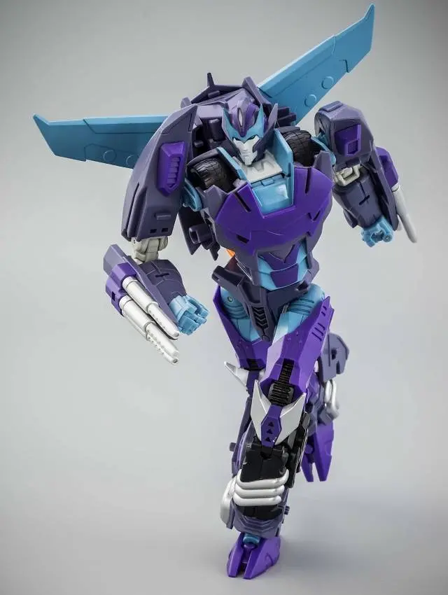 R-27L Reformatted Calidus Luminus Action Figure 1